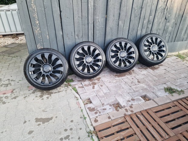 Tesla Model 3 Téli 18" garnitúra 235/45 R18 Hankook