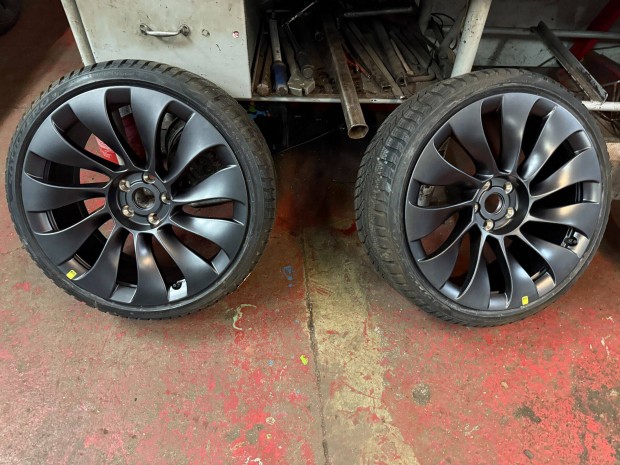 Tesla Model 3 �berturbine 20" t�li ker�k garnit�ra 235/35 R20