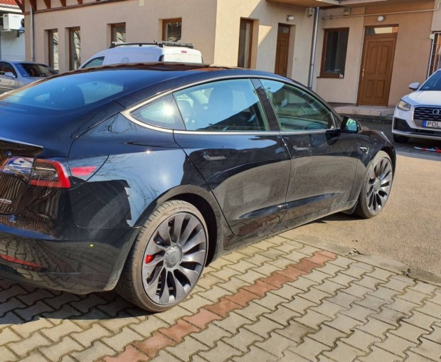 Tesla Model 3 Uberturbine kerkszett