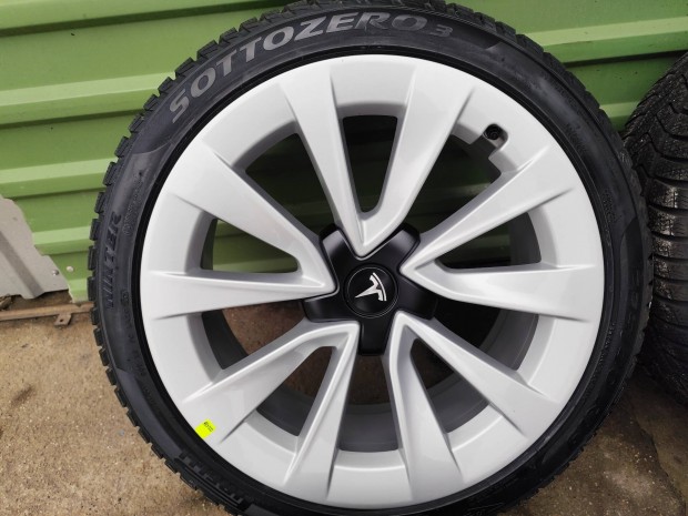 Tesla Model 3 gyri alufelni 5x114,3 19"