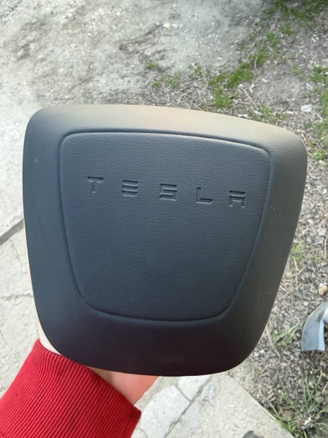 Tesla Model 3 korm�nyl�gzs�k