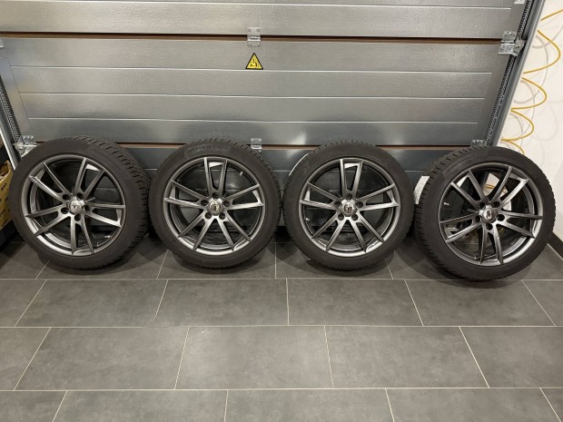 Tesla Model 3 tlikerk garnitra