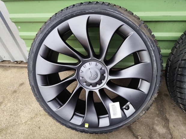 Tesla Model 3 berturbine gyri alufelni 20"