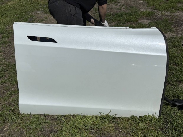 Tesla Model S Ajt�, ajt�k