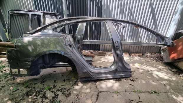 Tesla Model S Jobb Oldalkeret