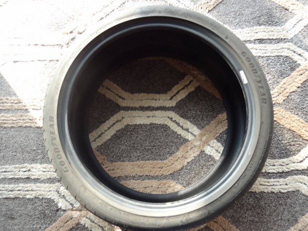 Tesla Model S Plaid 265/35R21 Goodyear nyri gumi pr