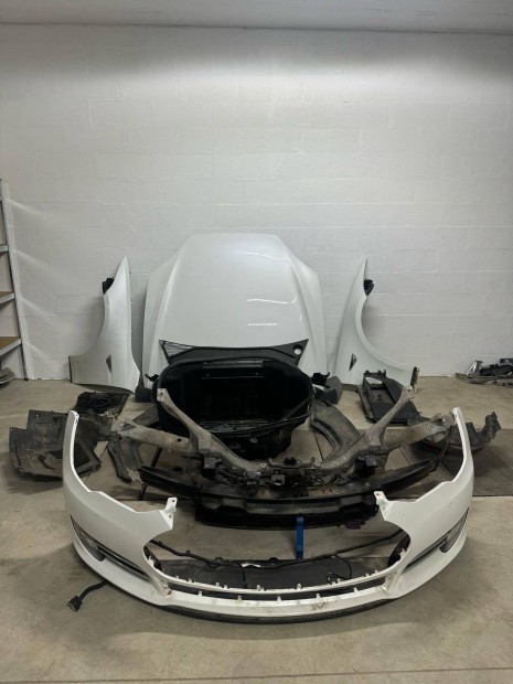 Tesla Model S  komplett eleje , Front