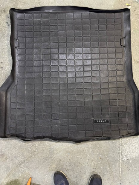 Tesla Model S csomagtr tlca