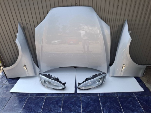 Tesla Model S fehér eleje kompletten model s géptető model s sárvédő
