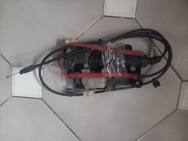 Tesla Model X motorhztet nyit motor 1057991-00-D