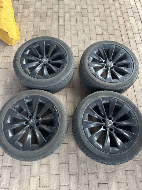 Tesla Model X téligumi garnitúra alufelni 25/45r20, 275/55r20
