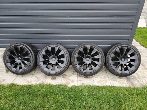 Tesla Model Y Induction felni 20" Michelin nyrigumival + szenzorokkal