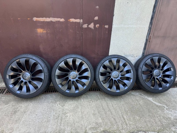 Tesla Model Y Performance 21" Überturbine nyári garnitúra eladó újszer