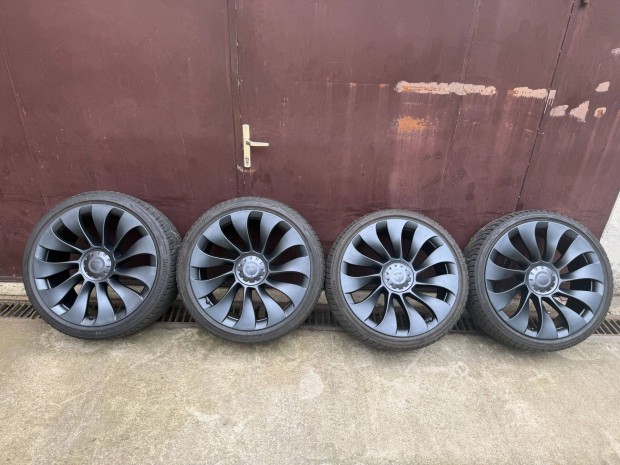 Tesla Model Y Performance 21" Überturbine téli garnitúra jó állapotban