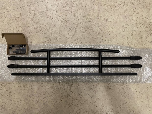 Tesla Model Y csomagt�r elv�laszt�r�cs