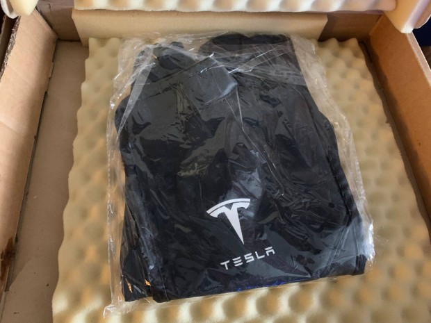 Tesla Model Y hts kszb br tpzras krpit vd 2db 12.000Ft