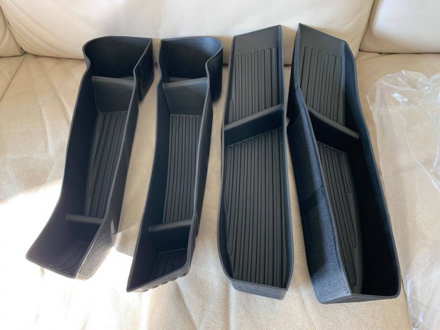 Tesla Model Y kivehet vzll ajt zseb bett 4db j minsg 20.000