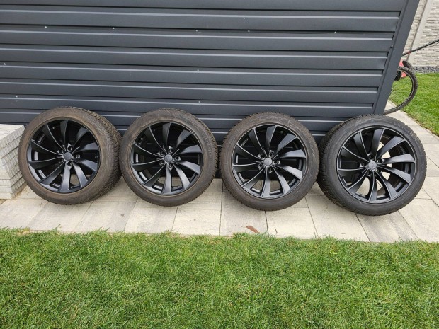 Tesla Model Y tlikerk tligumi BLE szenzorokkal 255/45/R19 szinte j