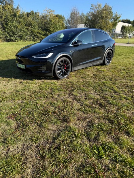 Tesla Raven 795LE Tesla fel�j�tottk�nt v�r�solt aut�. �j f�ltengelyek