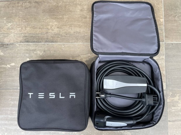 Tesla UMC2 gy�ri Type 2 230V otthoni konnektoros t�lt�k�bel/EVSE Elad�