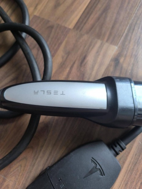 Tesla UMC 1 tltkbel
