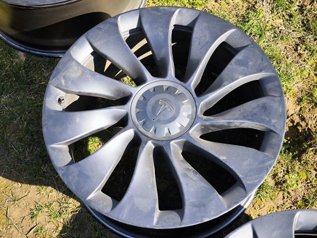 Tesla �berturbine 20" makul�tlan felnik