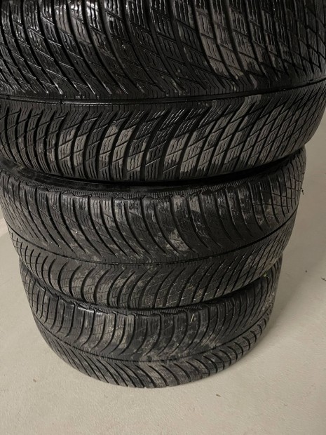 Tesla X  Michelin Gumi 275/45 R20 Teligumi 2021 evjarat