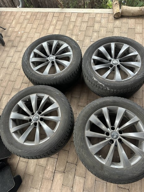 Tesla X téligumi garnitúra 265/50r19 alufelnivel