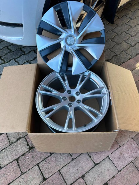 Tesla Y 19" Gemini felni + dsztrcsa + jelad
