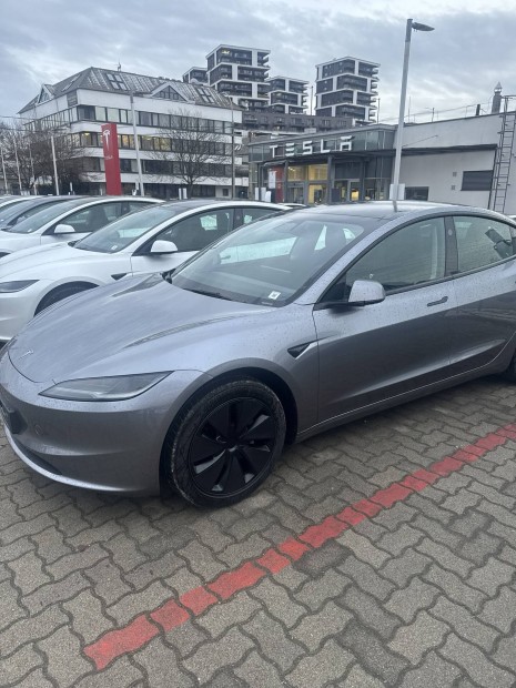 Tesla, Bridgestone Turanza T005 EV gumi, 235/45r18 98W