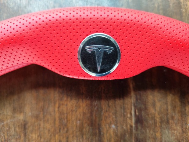 Tesla kormny vd