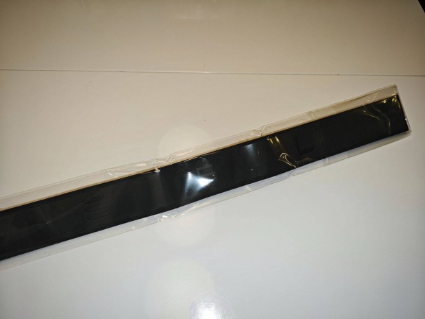 Tesla matt fekete felirat