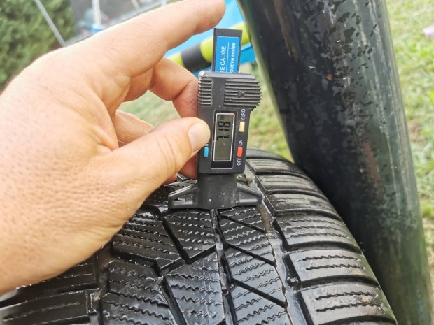 Tesla model 3 performance 235/35 r20 tli kerk gumi garnitra 