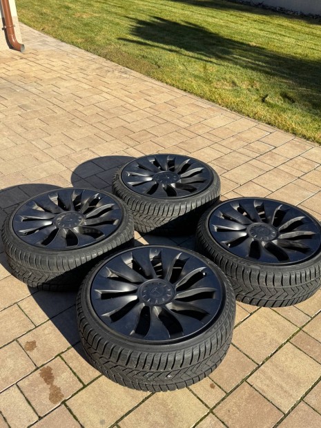 Tesla model 3 performance t�li ker�k szett