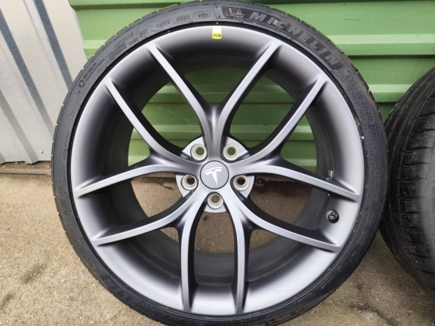 Tesla model 3 zero-g �berturbine gy�ri alufelni 20"