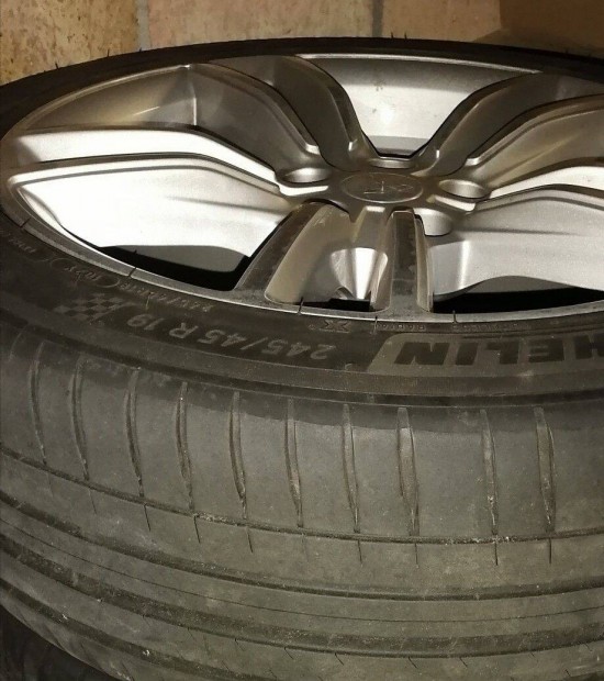 Tesla model S 19" alufelni kerk Michelin 245/45r19 nyri j llapot