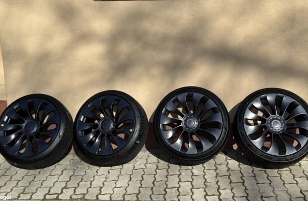 Tesla model Y performance 21" alufelni garnitra