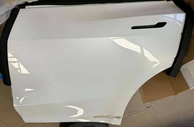 Tesla model y bal h�ts� ajt�