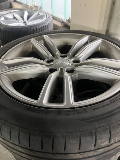 Tesla modell s gyári kerekek