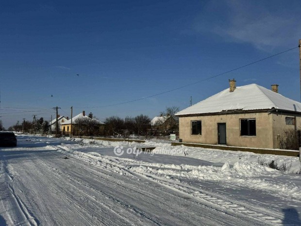 Tet�tleni elad� 353 nm-es telek