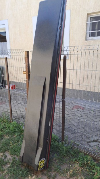 Tet csomagtart,si box ! Viszont jl pakolhat !
