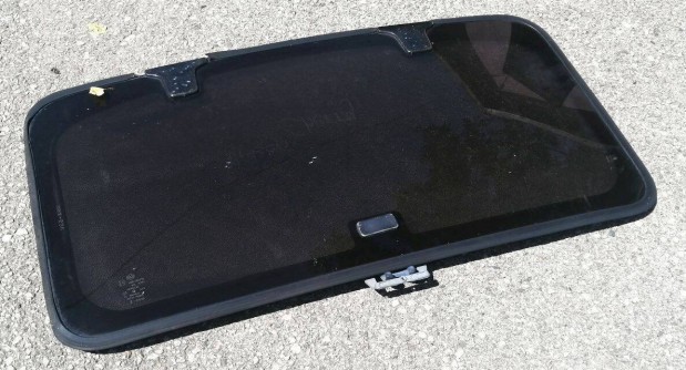 Tet�ablak napf�nytet�, mechanikus felhajt�s nyit�ssal