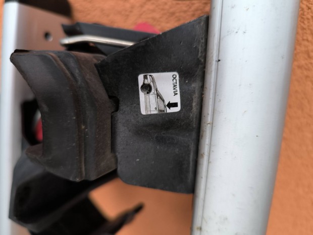 Tetcsomagtart Skodra