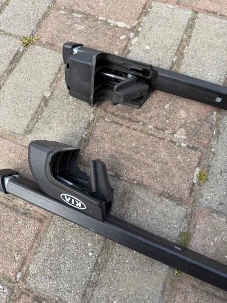 Tet�csomagtart� gy�ri