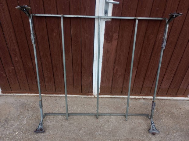 Tet�csomagtart� peremes (es�csatorn�s) tetej� aut�khoz