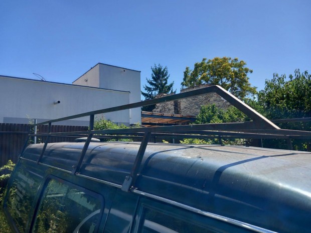 Tetőcsomagtartó szerkezet esőcsatornás kisteherautókhoz eladó!