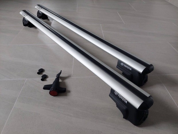 Tetcsomagtart toyota