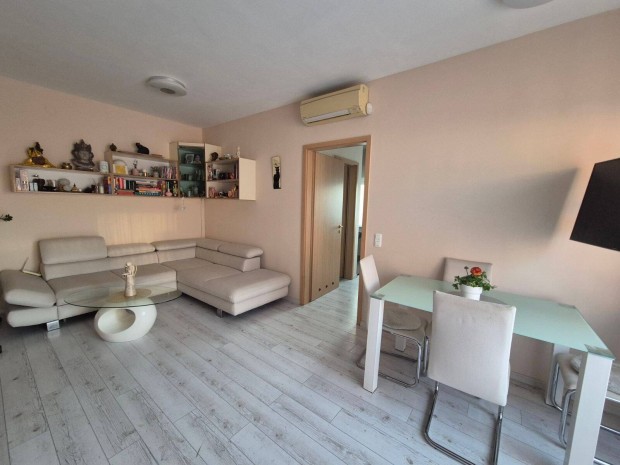 Tet�kert-kapcsolatos, teraszos lak�s elad� a Napf�rd� lak�parkban