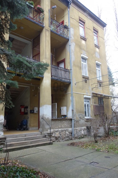 Tet�t�r be�p�t�s homlokzat fel�j�t�s�rt cser�be!