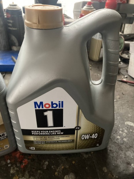 T�vesen rendelt �j olaj Mobil1 0w40 5l